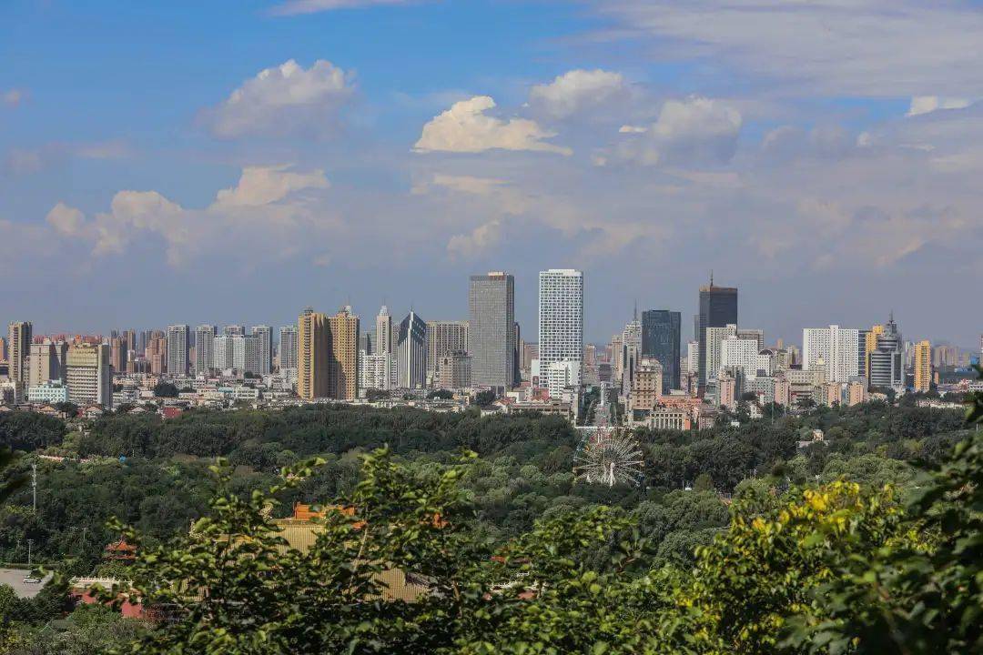 鞍山之光，高科技引领未来，体验科技魅力改变生活